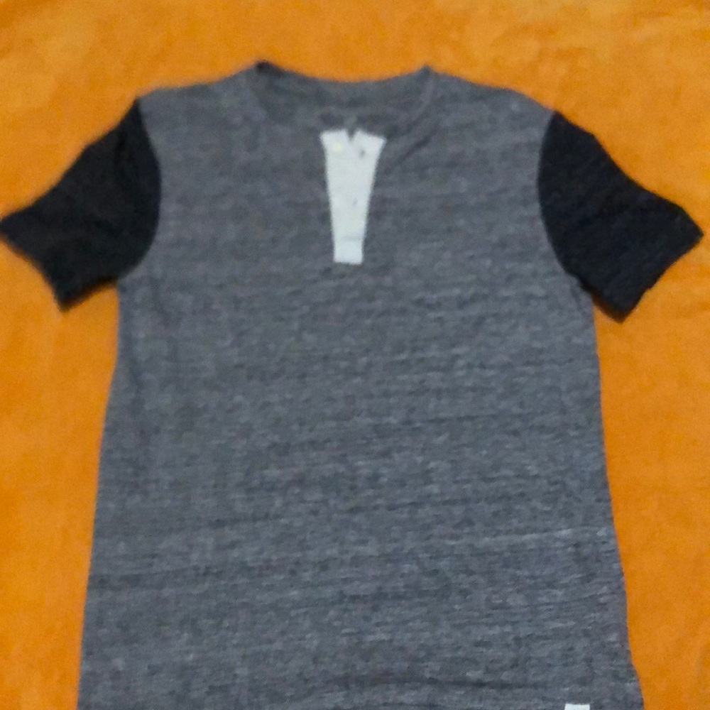 grey Gap Boys shirt